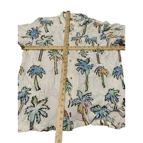 NEW WITH TAGS UO URBAN OUTFITTERS Gradient Palms Rayon Short Sleeve Button-Down - Picture 12 of 12